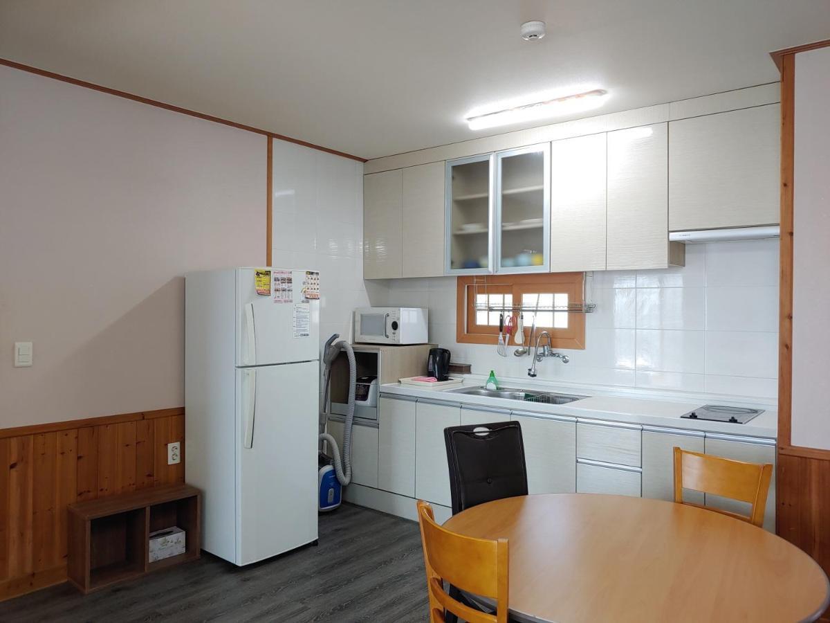 Gyulhouse Pension Seogwipo Bagian luar foto