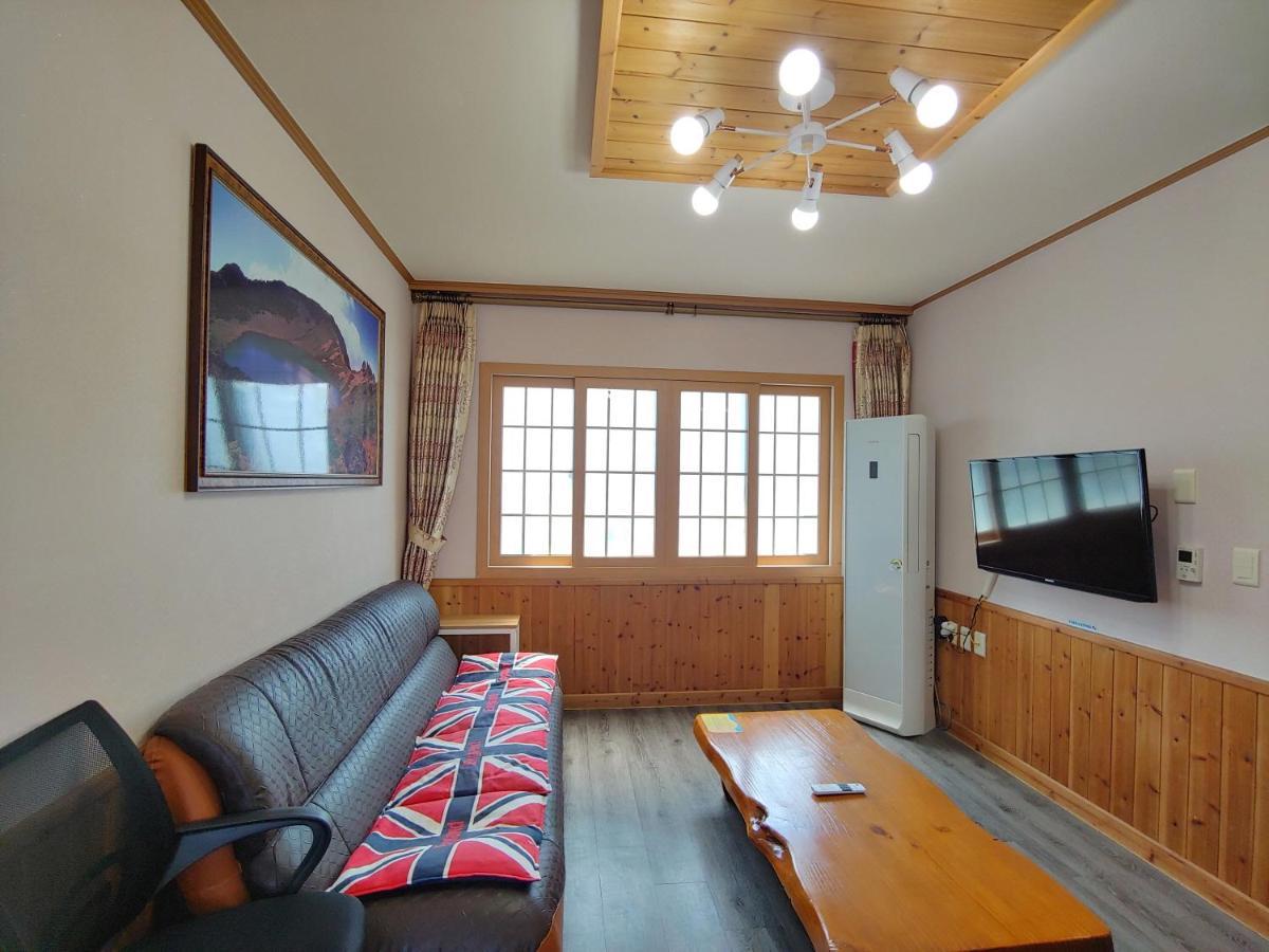 Gyulhouse Pension Seogwipo Bagian luar foto