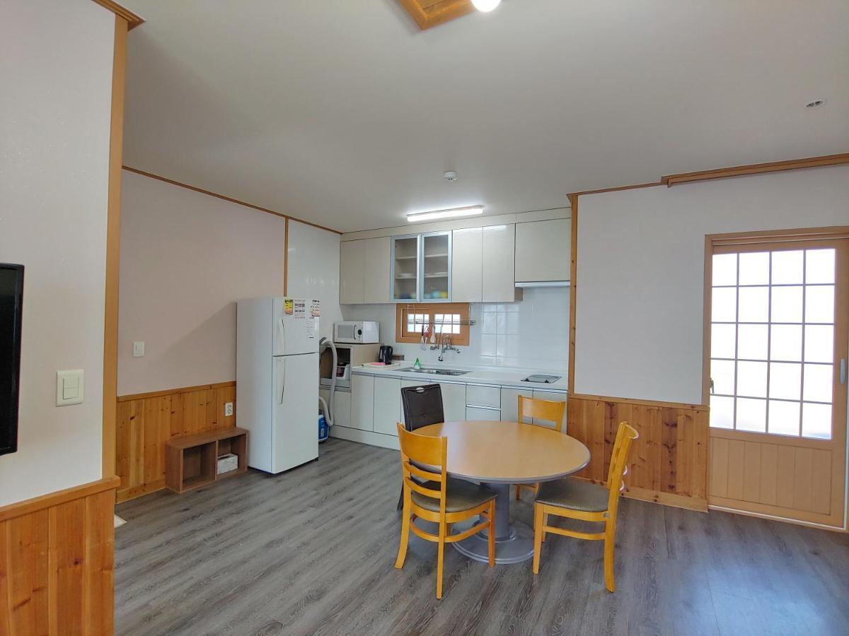 Gyulhouse Pension Seogwipo Bagian luar foto