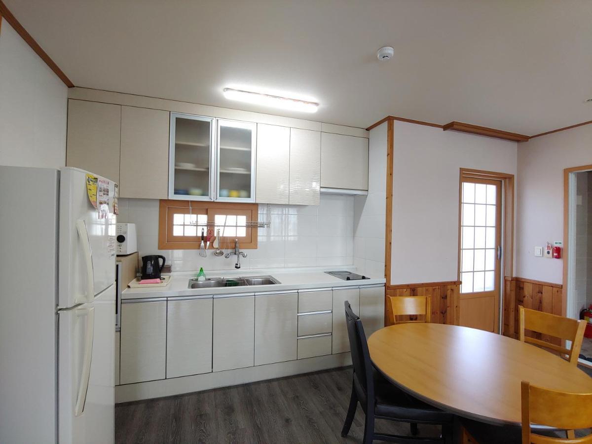 Gyulhouse Pension Seogwipo Bagian luar foto
