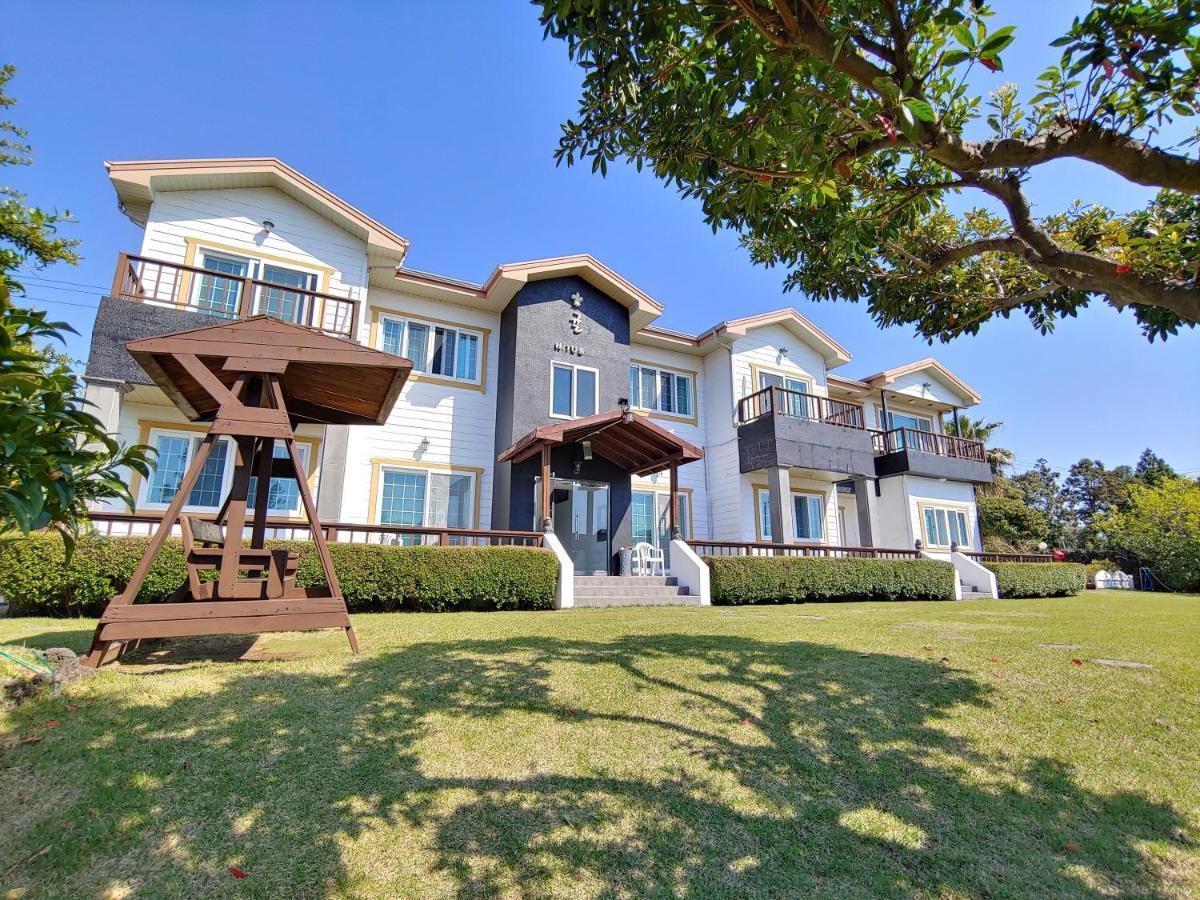Gyulhouse Pension Seogwipo Bagian luar foto