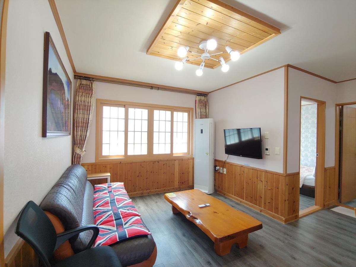 Gyulhouse Pension Seogwipo Bagian luar foto